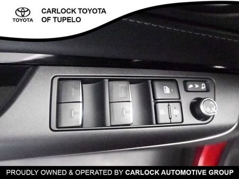 Used 2023 Toyota Venza LE image 18