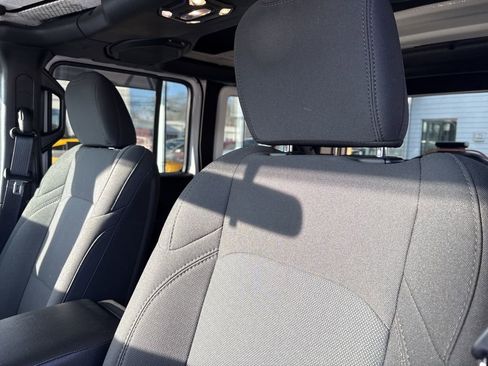 Used 2022 Jeep Wrangler Unlimited Sport image 13