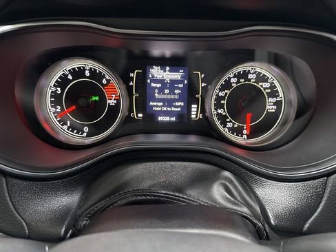 Used 2019 Jeep Cherokee Latitude w/ Popular Appearance Group image 15