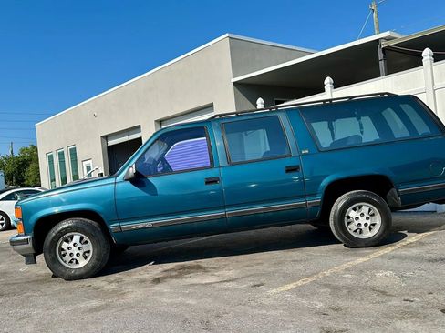 Used 1994 Chevrolet Suburban 2WD image 2