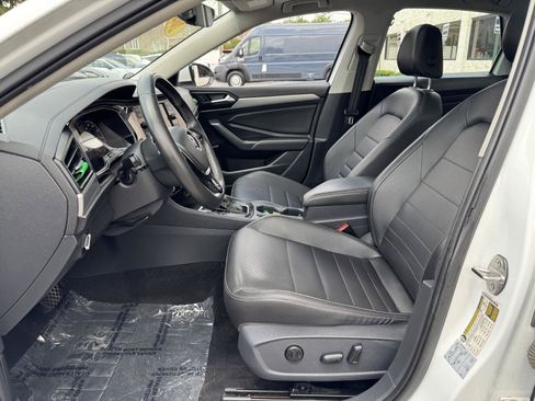 Used 2021 Volkswagen Jetta SE FWD image 18