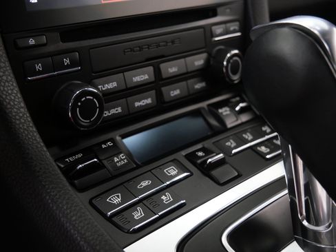 Used 2021 Porsche 718 Cayman RWD image 17