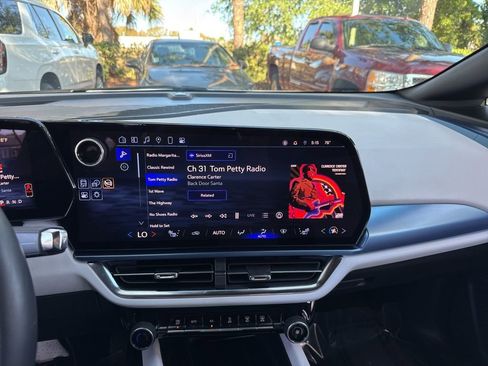 Used 2025 Chevrolet Equinox EV LT image 37