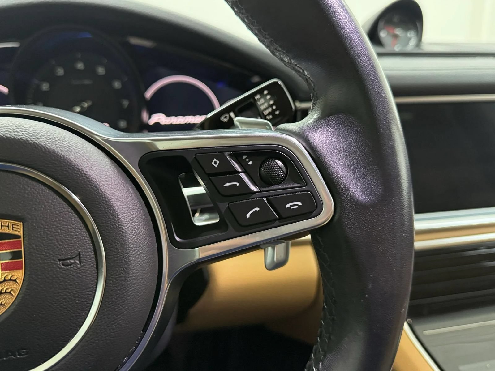 Used 2018 Porsche Panamera RWD image 35