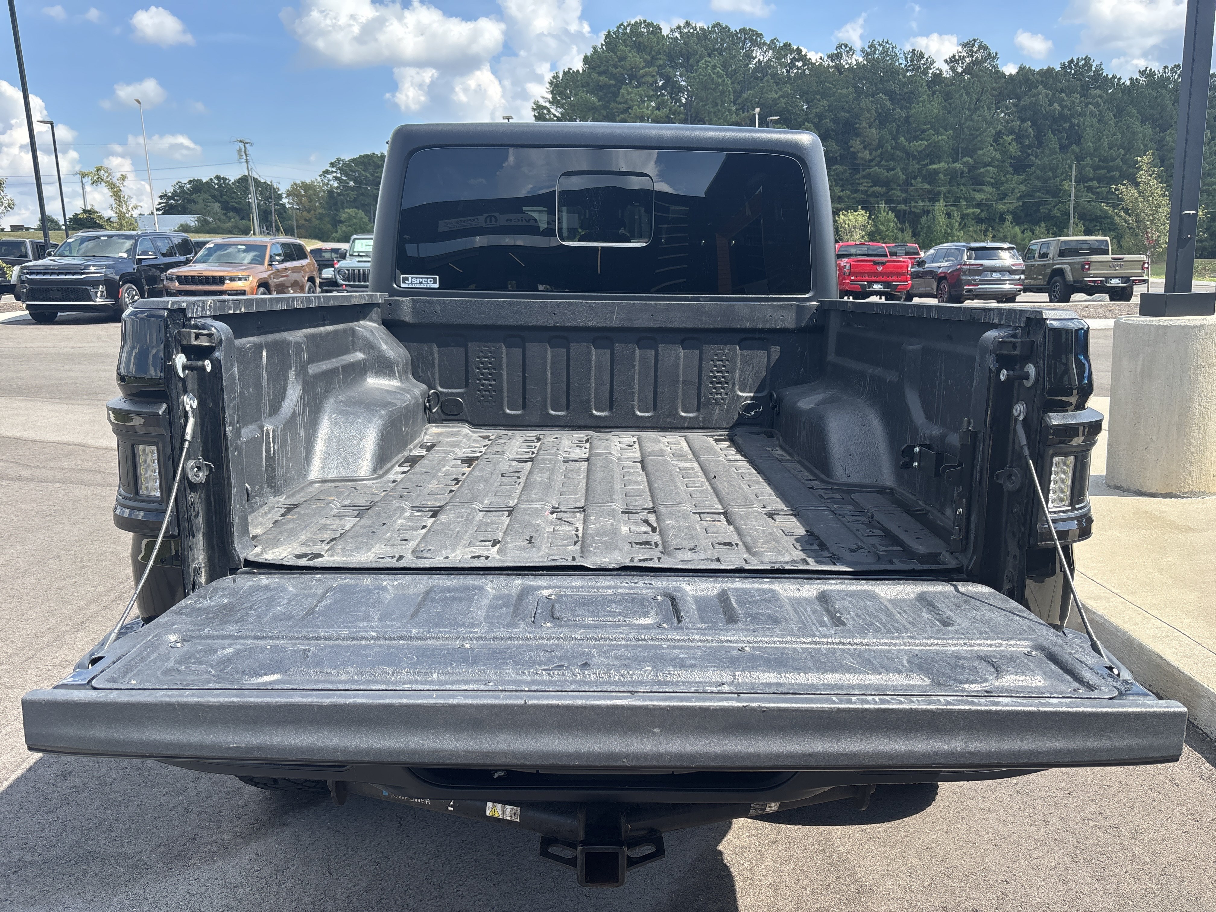 Used 2024 Jeep Gladiator Sport AWD/4WD image 5