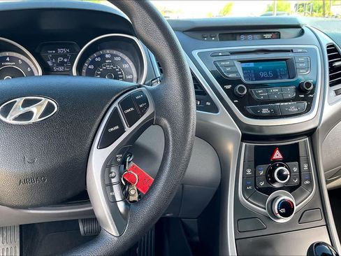 Used 2015 Hyundai Elantra SE FWD image 19