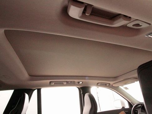 Certified 2022 Volvo XC90 T6 Momentum w/ Protection Package image 62