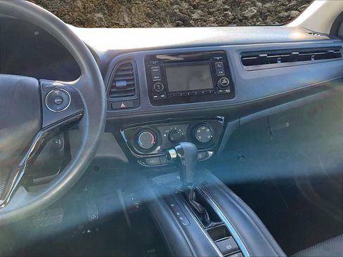 Used 2020 Honda HR-V LX image 3