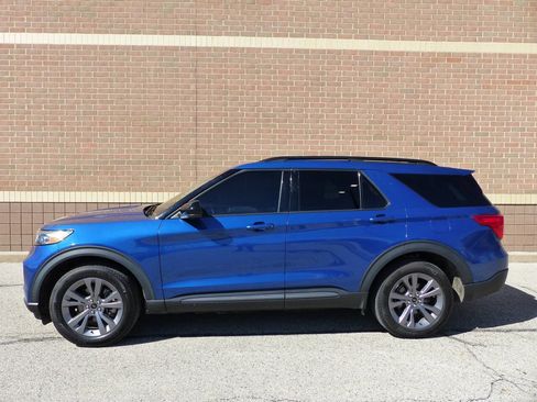 Used 2022 Ford Explorer XLT w/ Equipment Group 202A AWD/4WD image 6