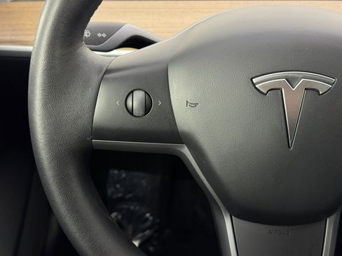 Used 2023 Tesla Model 3 Standard Range image 18