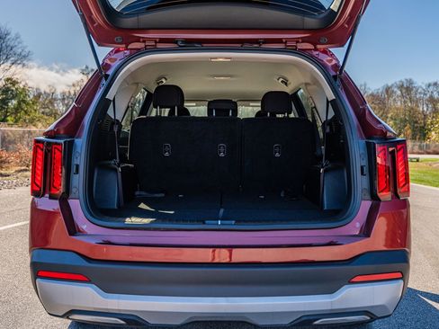 Used 2025 Kia Sorento LX image 16