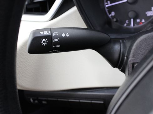 Used 2025 Toyota Corolla LE FWD image 21