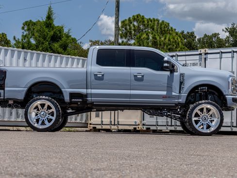 Used 2024 Ford F250 Platinum AWD/4WD image 3