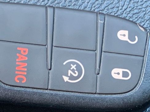 Used 2025 Jeep Compass Limited image 25