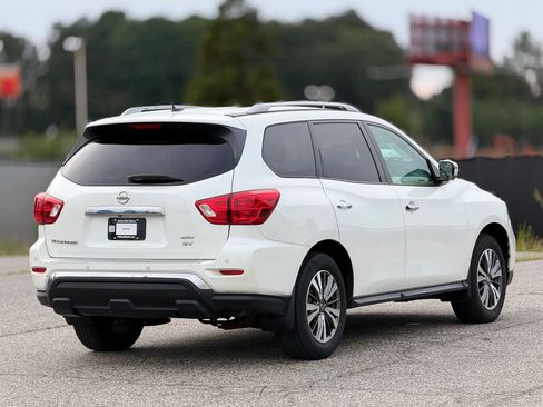 Used 2017 Nissan Pathfinder SV AWD/4WD image 9