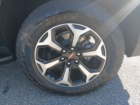 Used 2025 GMC Yukon AT4 image 34