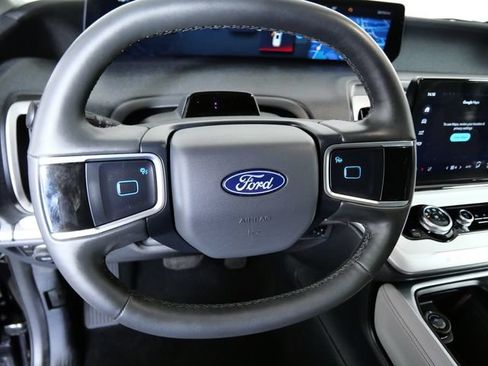 Used 2025 Ford Expedition Active AWD/4WD image 25