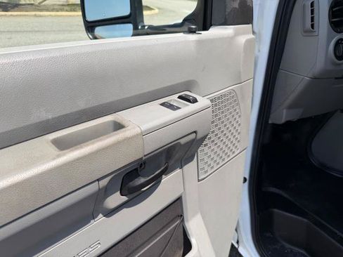 Used 2018 Ford E-350 and Econoline 350 Super Duty w/ Power Windows & Locks Group RWD image 19