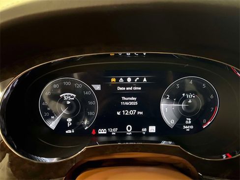 Used 2023 Bentley Bentayga Extended Wheelbase image 28