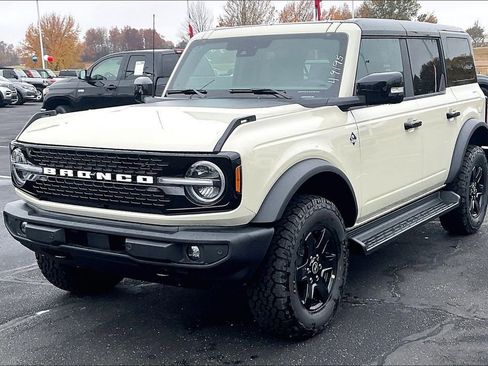 New 2025 Ford Bronco Outer Banks image 2