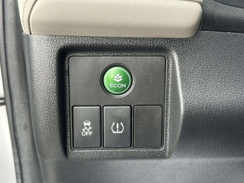Used 2019 Honda HR-V LX image 15