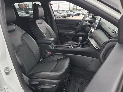 Used 2025 Jeep Compass Trailhawk AWD/4WD image 19