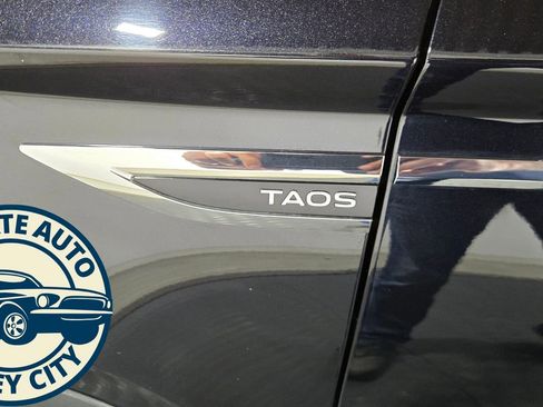 Used 2024 Volkswagen Taos SE image 21