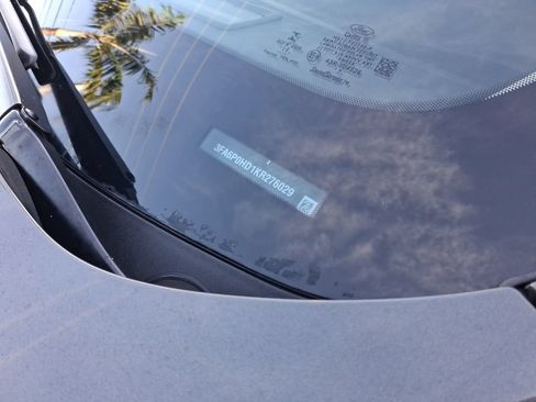 Used 2019 Ford Fusion SE FWD image 28