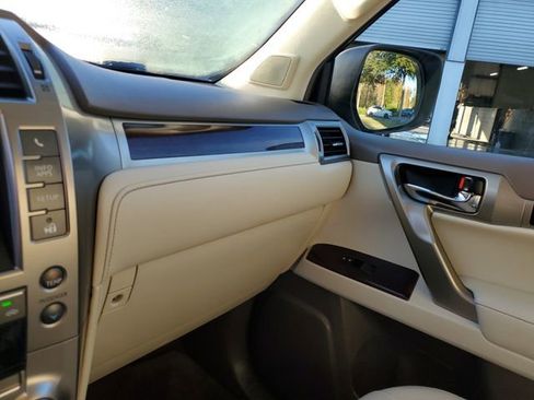 Used 2017 Lexus GX 460 image 24