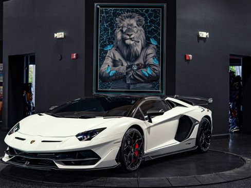 Used 2020 Lamborghini Aventador SVJ AWD/4WD image 12