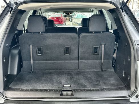 Used 2021 Chevrolet Traverse LS image 17