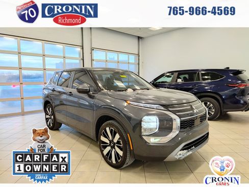 Used 2025 Mitsubishi Outlander SE image 1