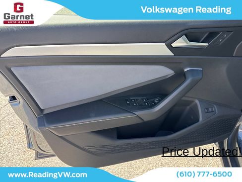 Used 2025 Volkswagen Jetta SE FWD image 11