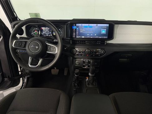 Used 2025 Jeep Wrangler Unlimited Sahara AWD/4WD image 14