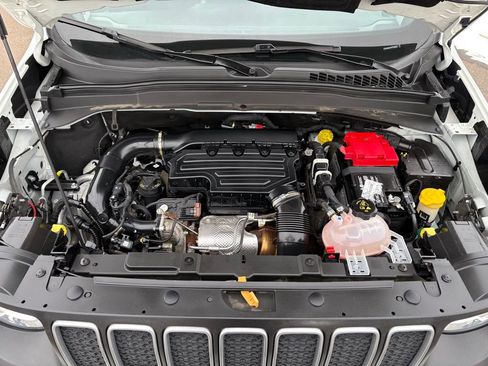 Certified 2023 Jeep Renegade Latitude image 9