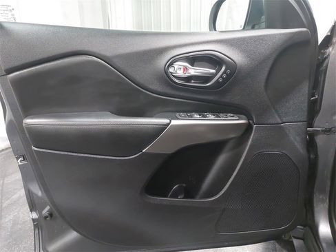 Used 2021 Jeep Cherokee Limited image 62