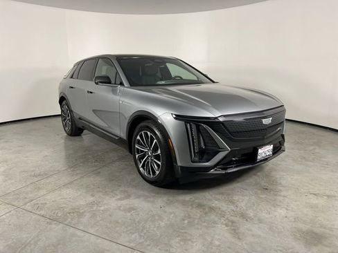 Used 2026 Cadillac Lyriq Sport AWD/4WD image 2