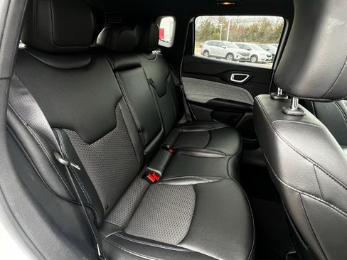 Used 2024 Jeep Compass Latitude image 16