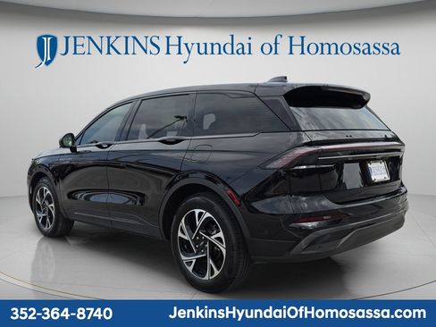 Used 2024 Lincoln Nautilus Premier w/ Jet Appearance Package AWD/4WD image 7
