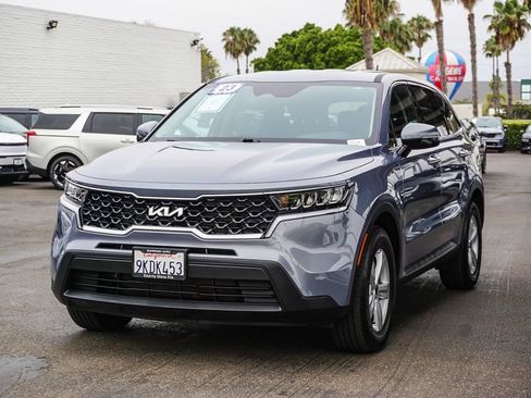 Certified 2023 Kia Sorento LX FWD image 3