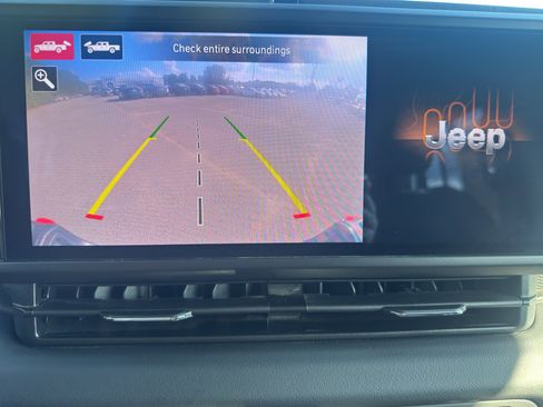 Used 2025 Jeep Gladiator Rubicon w/ Safety Group image 24