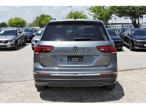 Used 2022 Volkswagen Tiguan SE image 6