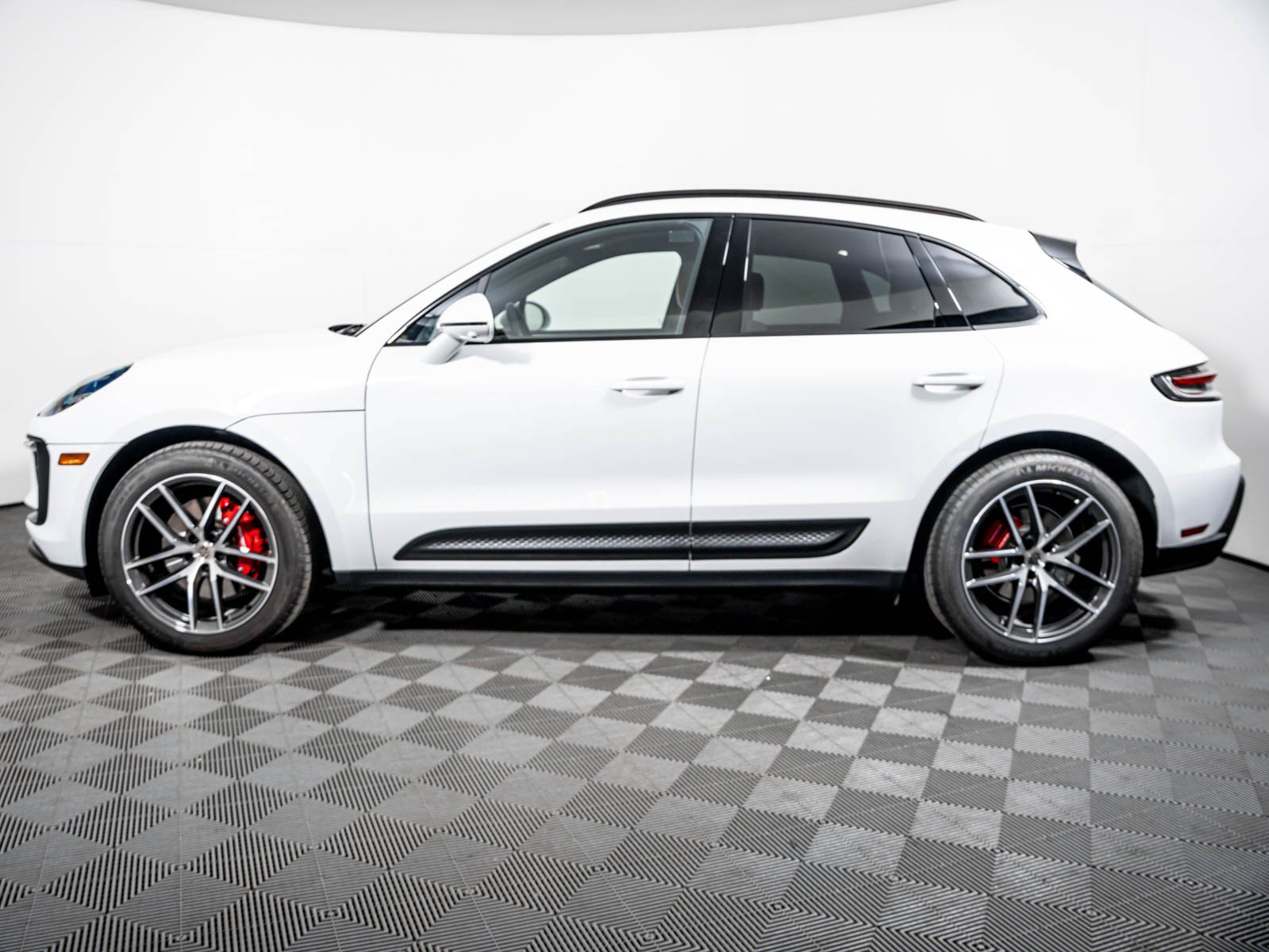 Used 2026 Porsche Macan S AWD/4WD image 2