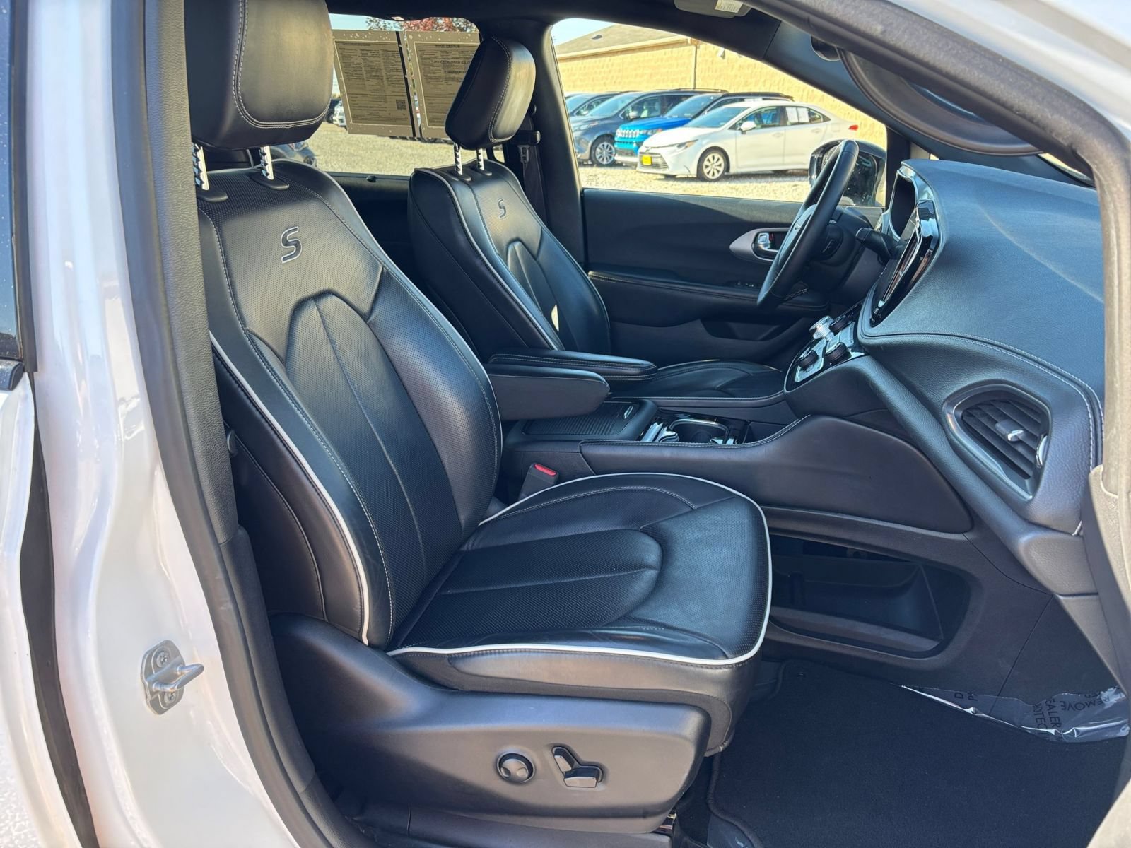 Used 2025 Chrysler Pacifica Limited FWD image 40