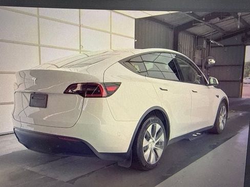 Used 2021 Tesla Model Y Long Range AWD/4WD image 3