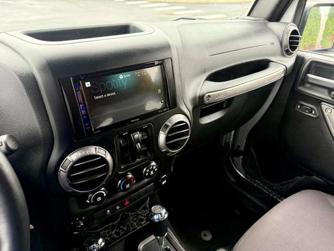 Used 2015 Jeep Wrangler Unlimited Sport w/ Quick Order Package 24S image 11