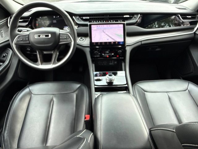 Used 2023 Jeep Grand Cherokee Limited w/ Black Appearance Package AWD/4WD image 4