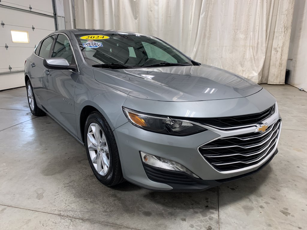 Used 2024 Chevrolet Malibu LT FWD image 2