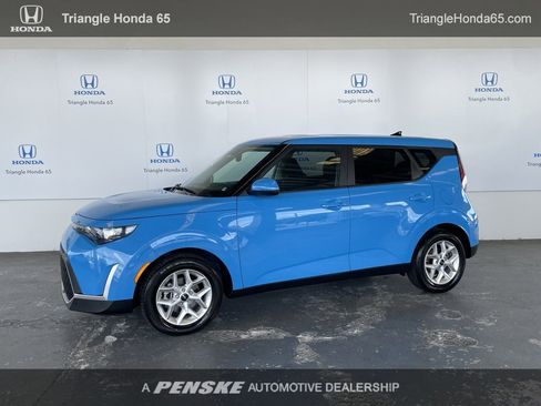 Used 2024 Kia Soul LX image 1