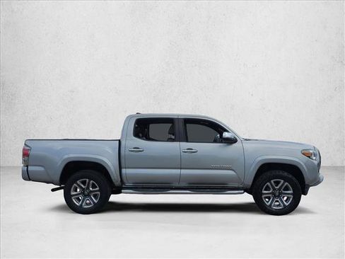 Used 2016 Toyota Tacoma Limited w/ Towing Package AWD/4WD image 4